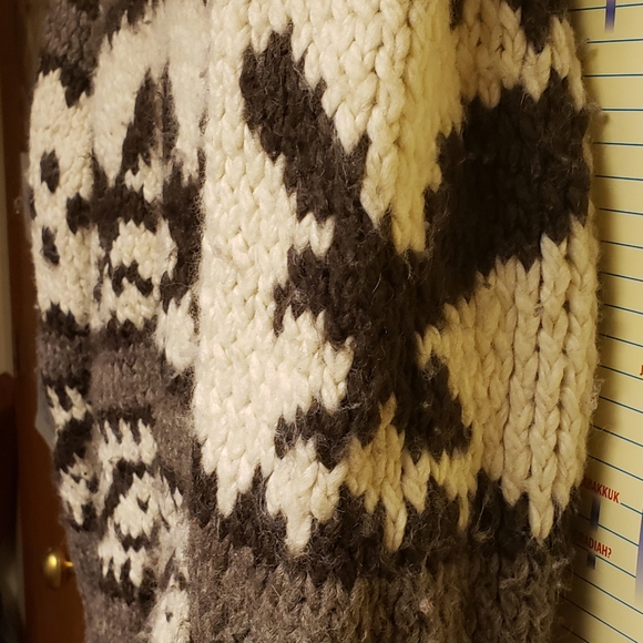 American Eagle Sweater - Picture 6 of 7